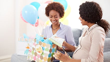 Les conseils et astuces Huggies vous montrent comment organiser la parfaite fête prénatale.