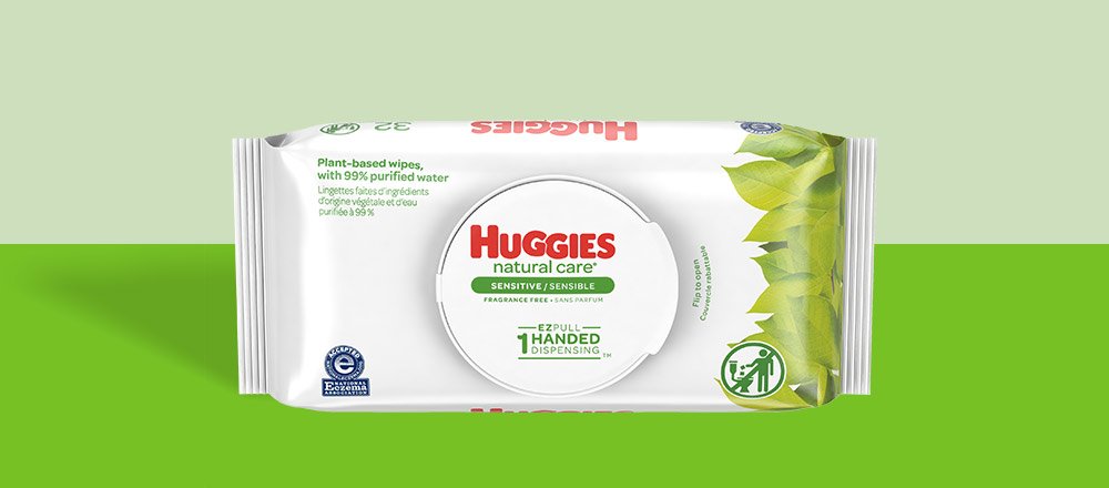Un emballage de lingettes pour peau sensible Natural Care de Huggies